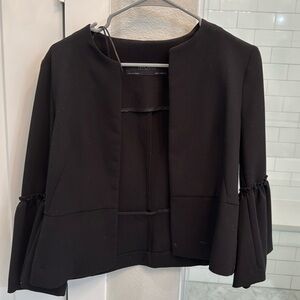 Adorable cropped black jacket
